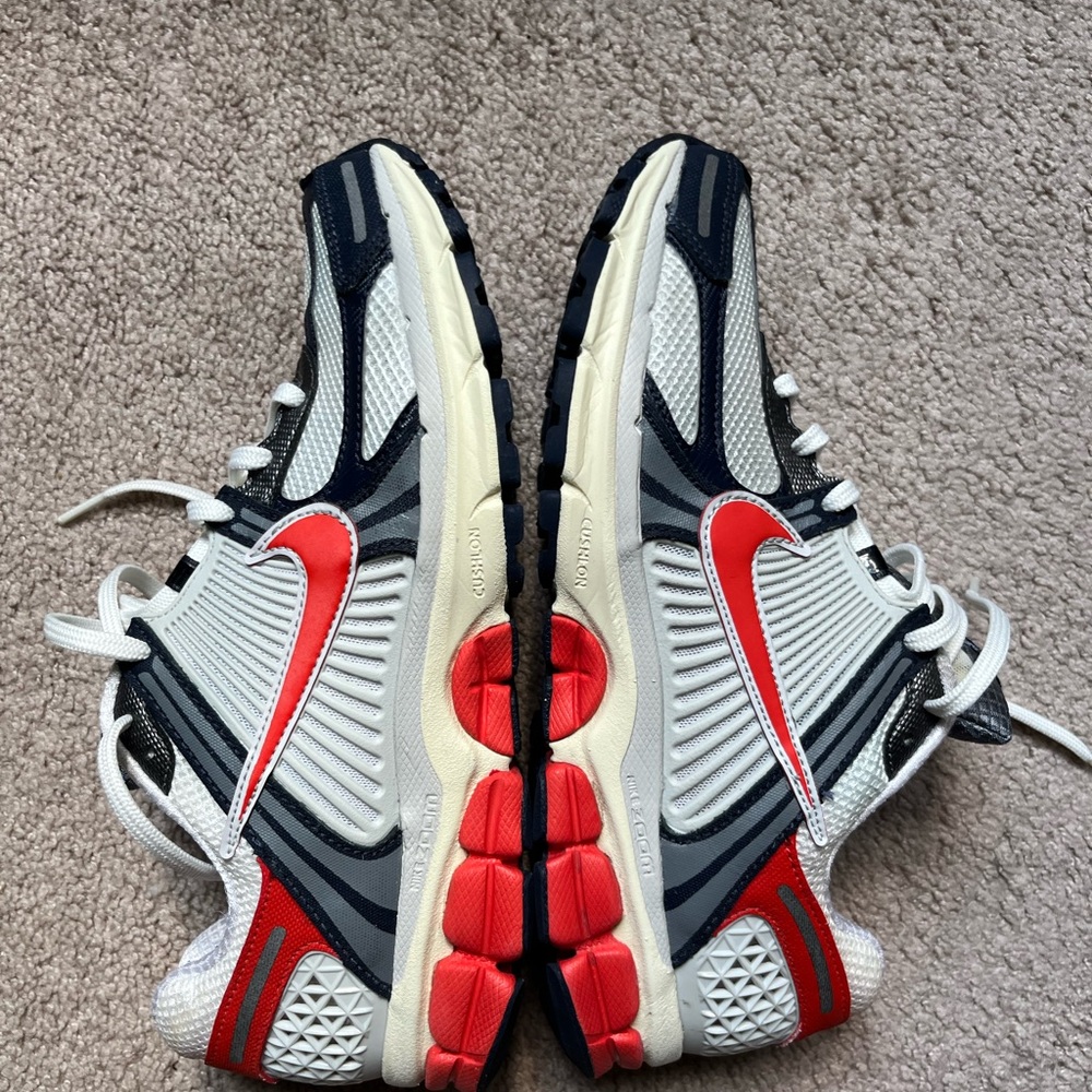 Nike Air Zoom Vomero 5 size 9.5 - Picture 2 of 5